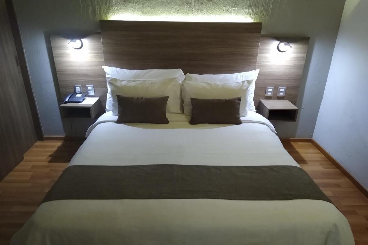 Hotel Villa Del Sol Expo กัวดาลาฮารา ภายนอก รูปภาพ